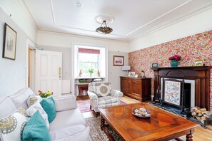 Living area - Country House Near Loch Earn (Lochearnhead)