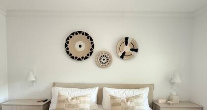 Stylish 1-bedroom condo in fabulous Leeward Settlement. Sleeps 4