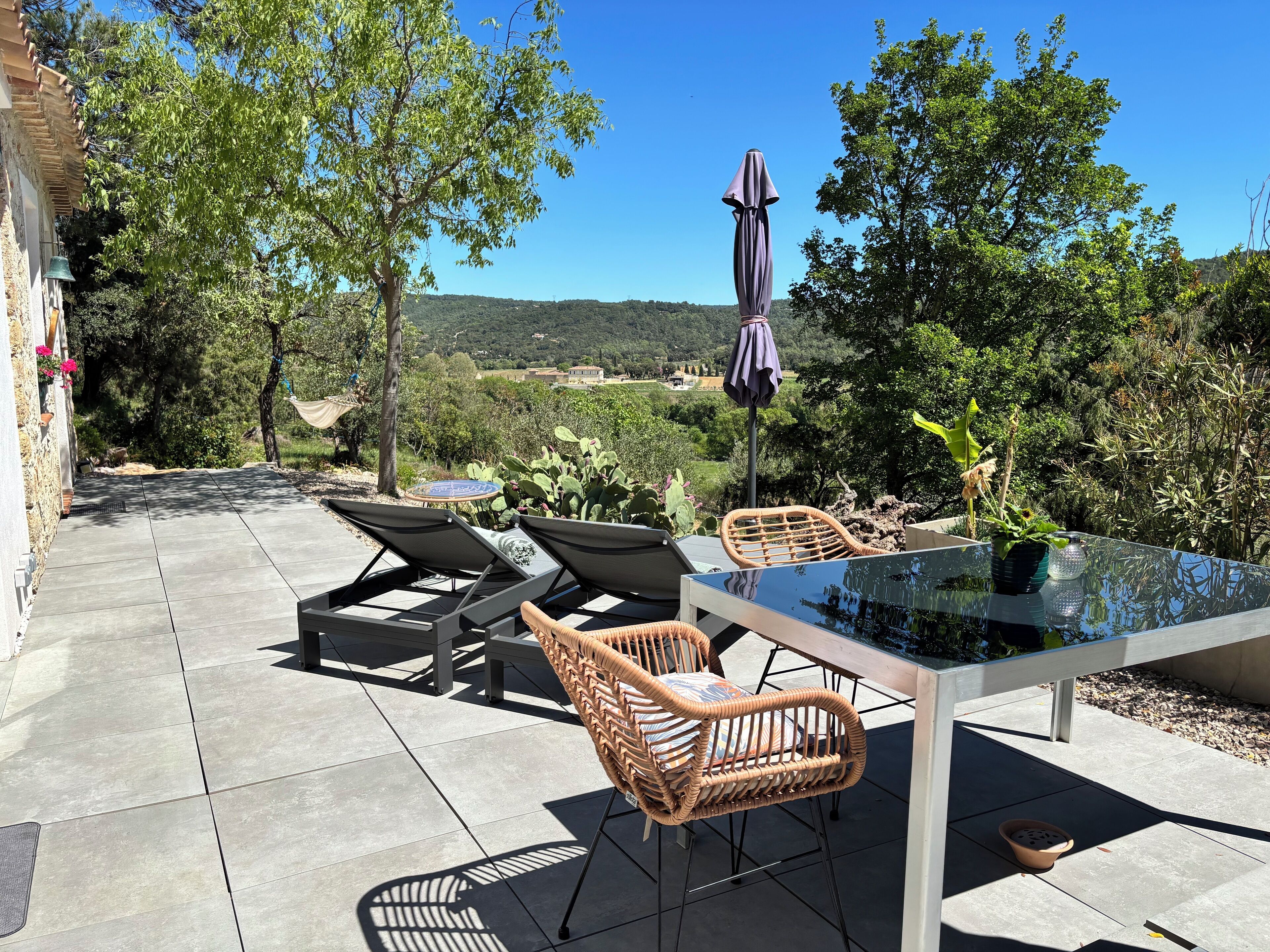 屋外ダイニングエリア