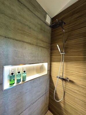 Shower, hair dryer, towels, soap - Eva's Cabanon (Cabasse)