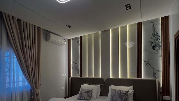 Habitación familiar, balcón, vistas a la ciudad | Escritorio, espacio para trabajar con un portátil, cortinas opacas