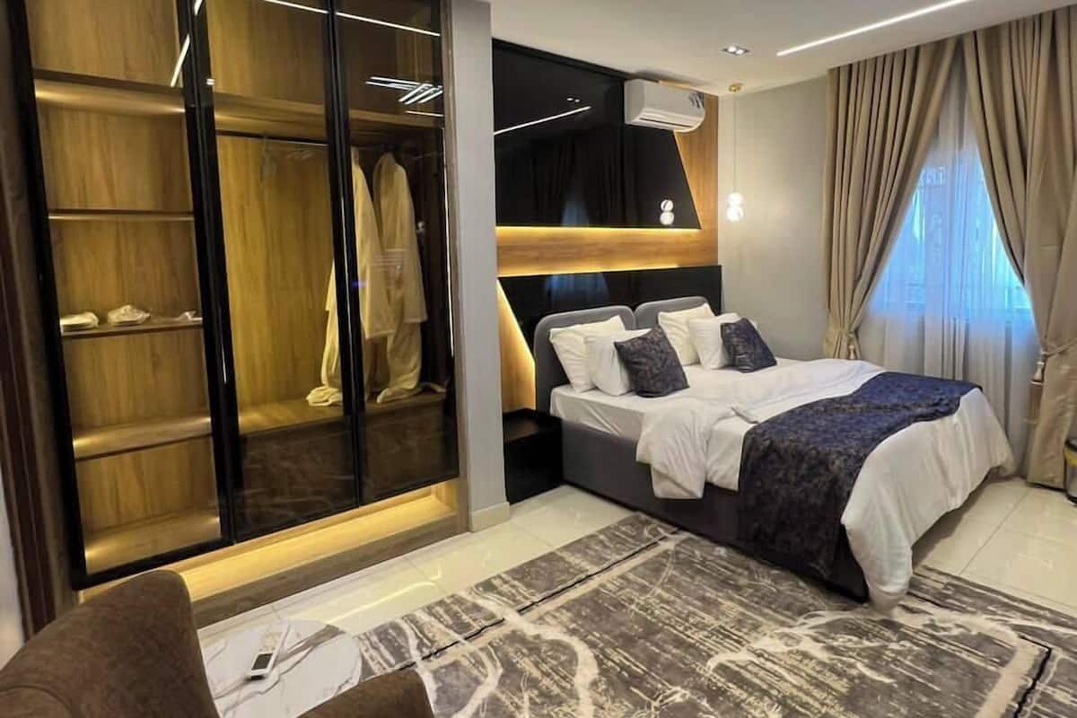 Kamar Keluarga, balkon, pemandangan kota | Meja kerja, ruang kerja ramah laptop, dan tirai kedap cahaya