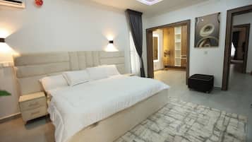 Kamar Keluarga, balkon, pemandangan kota | Meja kerja, ruang kerja ramah laptop, dan tirai kedap cahaya