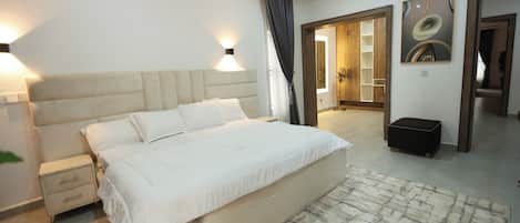 Family Room, Balcony, City View