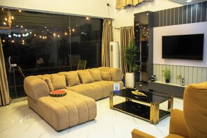 Living area - Triple J's Apartment  (Benin City)