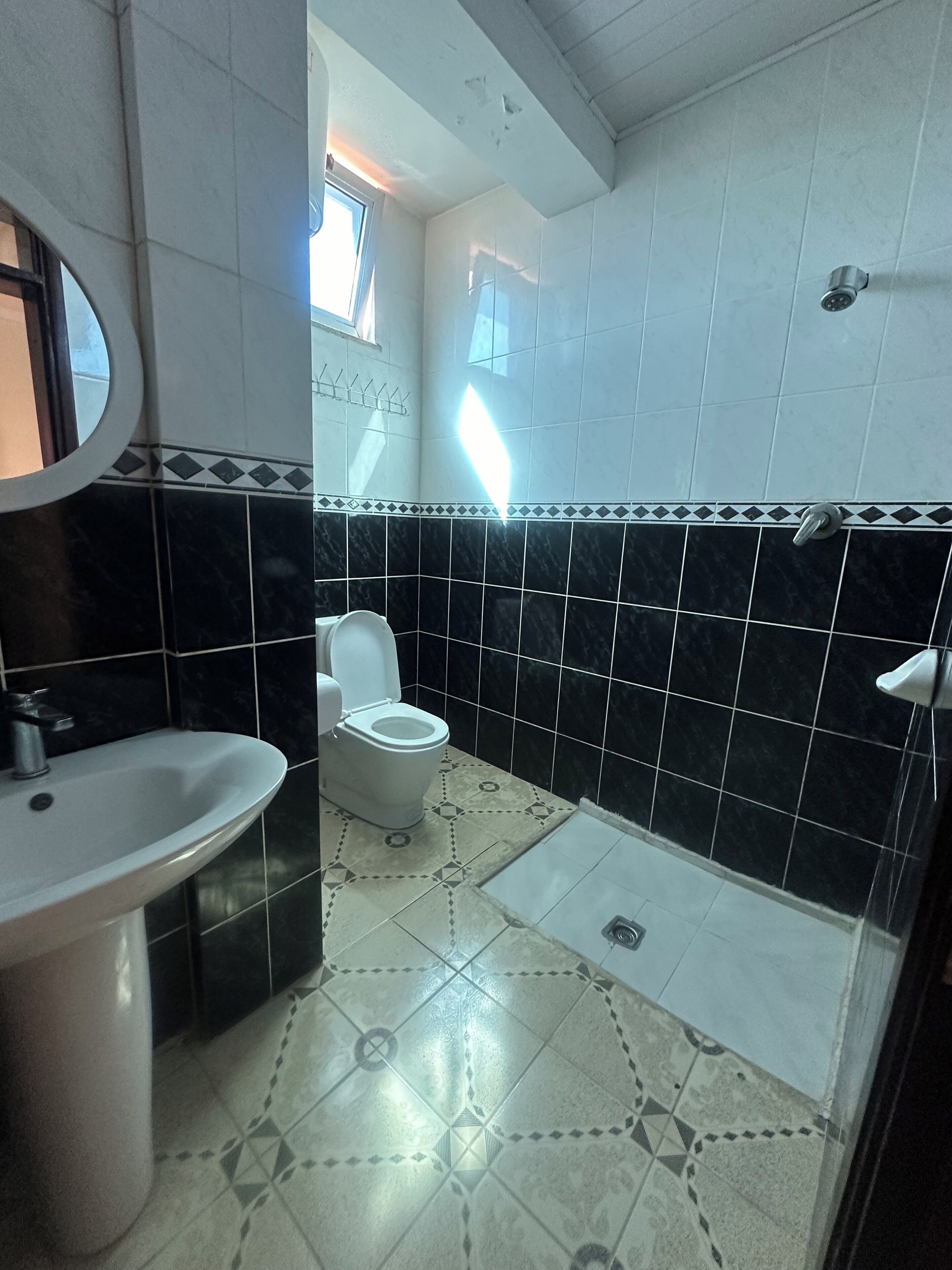 Comfort Single Room | Bathroom | Towels, soap, toilet paper