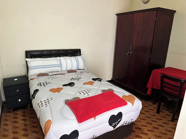 Basic Single Room | Desk, laptop workspace, free WiFi - Safe Land Guest House (Mek'ele)