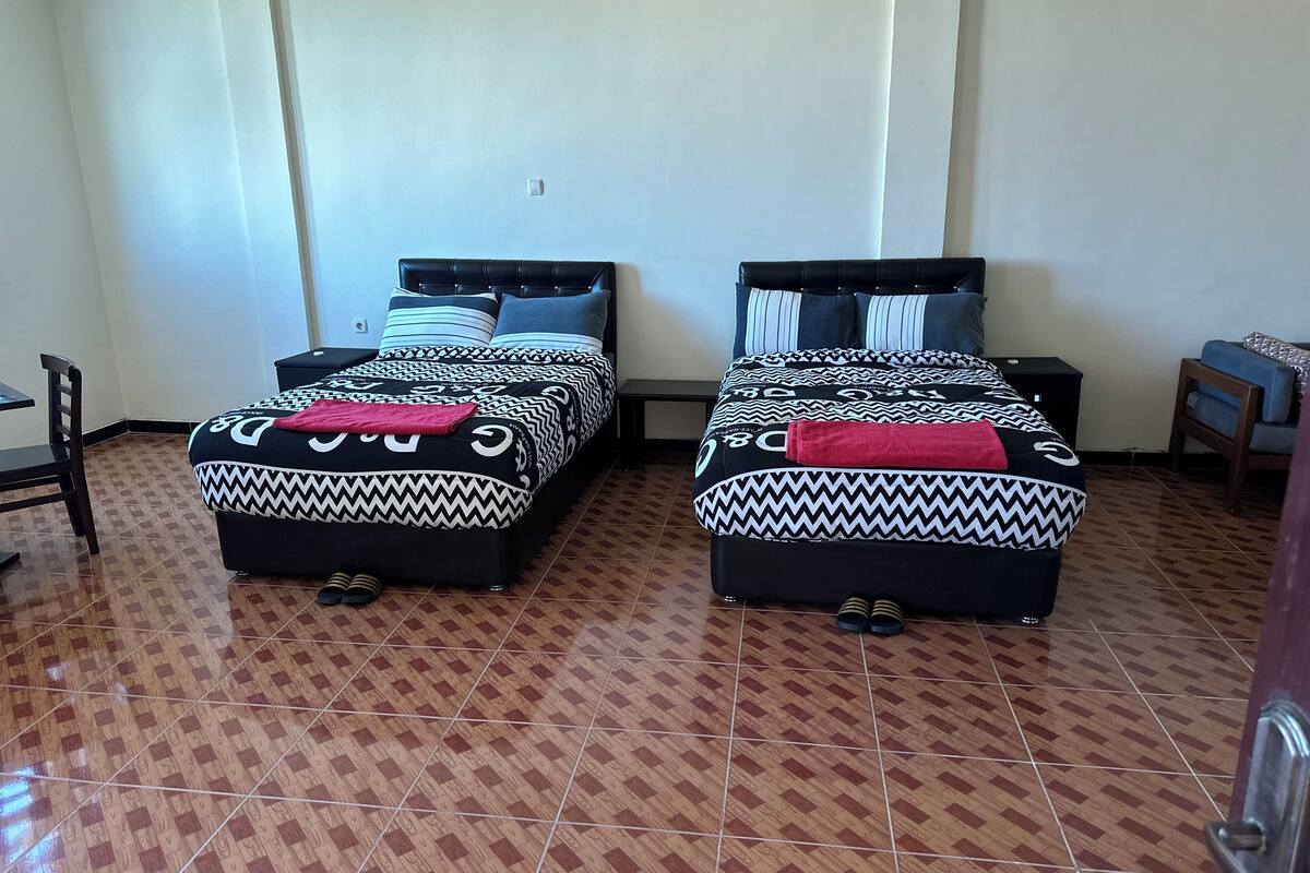 Family Double or Twin Room, Balcony | Desk, laptop workspace, WiFi (free)