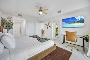 3 bedrooms, desk, iron/ironing board, travel crib - RIVER FLY IN Merritt Island , Launchpad Lookout View (Merritt Island)