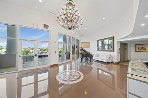 River Fly-In Duo | 4BR | Runway View