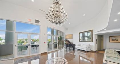 River Fly-In Duo | 4BR | Runway View