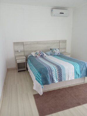 3 slaapkamers, een strijkplank/strijkijzer, gratis wifi, beddengoed