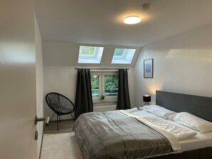 3 bedrooms, iron/ironing board, free WiFi, bed sheets