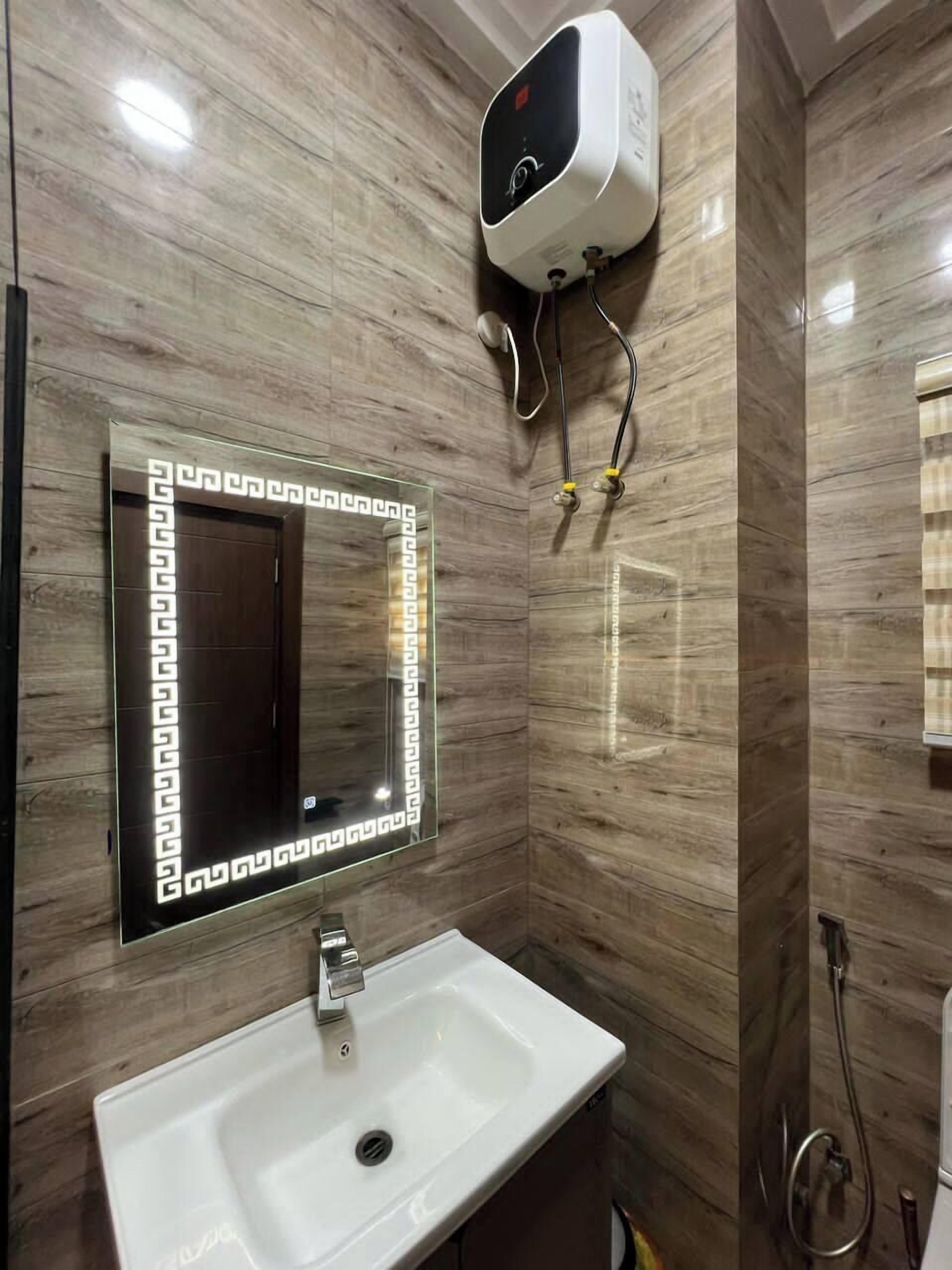 Luxury Apartment, Balcony, City View | Bathroom | Free toiletries, hair dryer, towels, soap