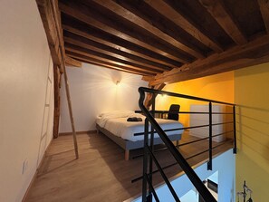 1 bedroom, WiFi, bed sheets - La Diligence - Charm & Clim in the heart of Dijon (Dijon)