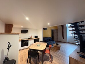 Living area - La Diligence - Charm & Clim in the heart of Dijon (Dijon)