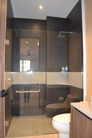 Dusche, Handtücher, Seife, Toilettenpapier