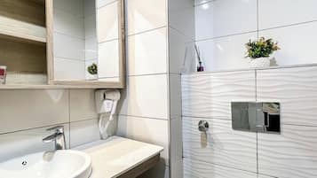 Deluxe Apartment, Balcony, City View | Bathroom