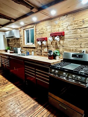 Private kitchen - Free HOT Breakfast for each guest everyday! Located in charming Whitingham (Whitingham)