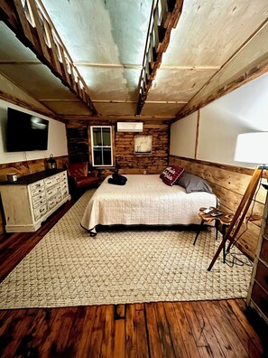 Iron/ironing board, WiFi, bed sheets - Free HOT Breakfast for each guest everyday! Located in charming Whitingham (Whitingham)