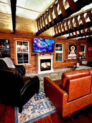 Living area - Stay in this historic Automotive-themed huge Apt. Located in charming Whitingham (Whitingham)