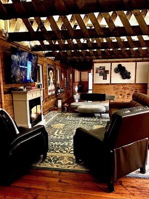 Interior - Stay in this historic Automotive-themed huge Apt. Located in charming Whitingham (Whitingham)