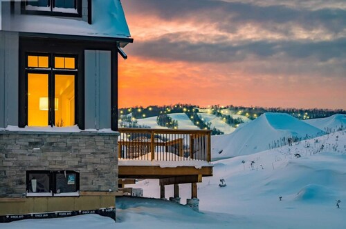 Luxury Stillwater Retreat: Steps to Blue Mountain Village, Ski Lifts & Beach