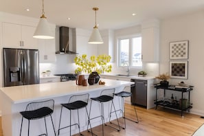 Mikrobølgeovn, ovn, kogeplade, opvaskemaskine