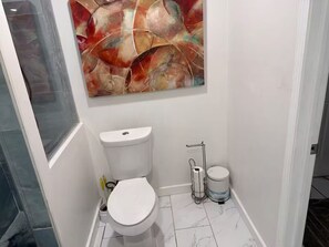 Shower, hair dryer, towels, soap - Entire guest suite in Decatur, Georgia (Decatur)