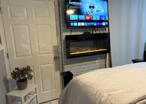 Iron/ironing board, WiFi, bed sheets - Entire guest suite in Decatur, Georgia (Decatur)