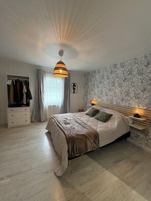 1 chambre, lit parapluie, Wi-Fi gratuit, draps fournis