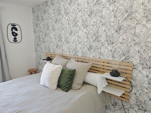 1 bedroom, travel cot, free WiFi, bed sheets