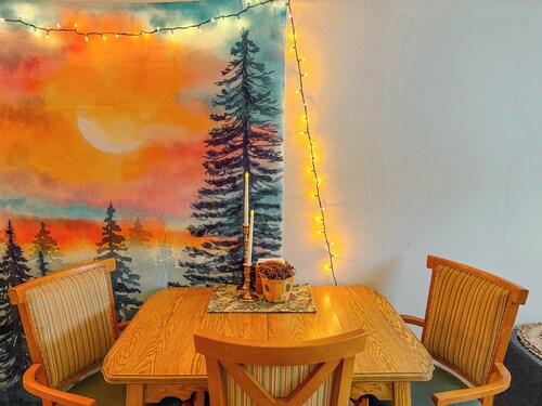 Robin’s Nest- Enchanting and Cozy One Bedroom Cottage in Gwinn