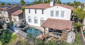 Exterior - Spacious 4-bedroom house in excellent Santa Clarita with AC (Santa Clarita)