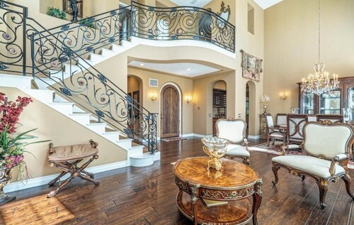 Spacious 4-bedroom house in excellent Santa Clarita with AC