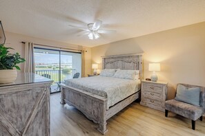 2 bedrooms, iron/ironing board, free WiFi, bed sheets - Oceanside Escapes - near exclusive resort beach access, amazing golf view (Panama City Beach)