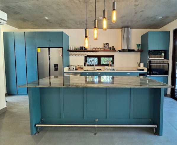 Fridge, microwave, oven, stovetop - Guest Villa at Howlers Point (Tamarindo)