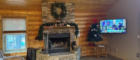 Télévision, cheminée