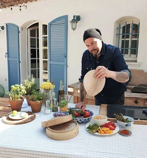 Outdoor dining - Domaine L'oiseau Bleu, villa with pool, 800 meters from the beach, Sainte-Maxime (Sainte-Maxime)
