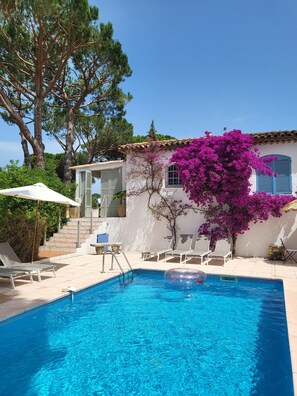 Outdoor pool - Domaine L'oiseau Bleu, villa with pool, 800 meters from the beach, Sainte-Maxime (Sainte-Maxime)