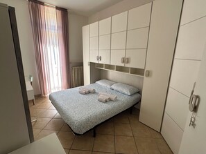 2 bedrooms, iron/ironing board, WiFi, bed sheets - "Stylish and modern stay a stone's throw from downtown close to all amenities" (Modena)