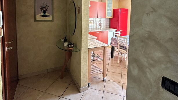 Unclassified image, 1 of 16, button - "Stylish and modern stay a stone's throw from downtown close to all amenities" (Modena)