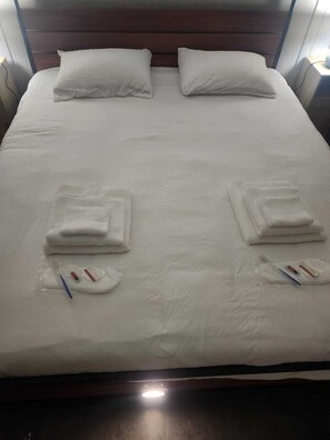 2 bedrooms, WiFi, bed sheets