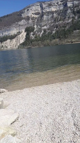 Beach. 100m2 apartment between lakes and mountains