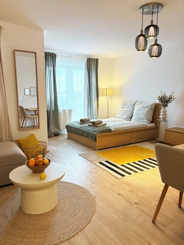 Top Designer Wohnung I Sehr Zentral I Perfekt für Arbeiten & Familie bis 4 Pers