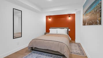 Iron/ironing board, free WiFi, bed sheets
