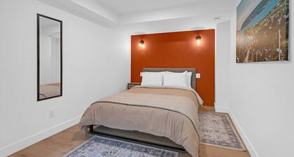 Unit 101 - Spacious - 2 Stories - 55" TV - Downtown