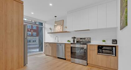 Unit 101 - Spacious - 2 Stories - 55" TV - Downtown