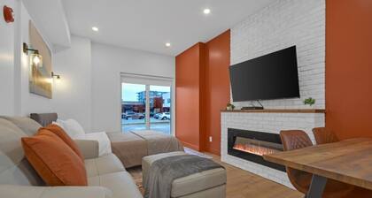 Unit 104 - 55" TV - Netflix - Downtown