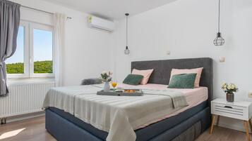Biệt thự | 3 phòng ngủ, trang bị nội thất với thiết kế riêng biệt, bộ trải giường